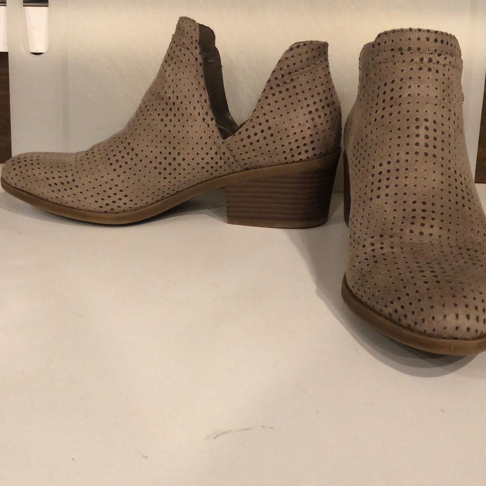 Fergalicious perforated booties barely worn size 8